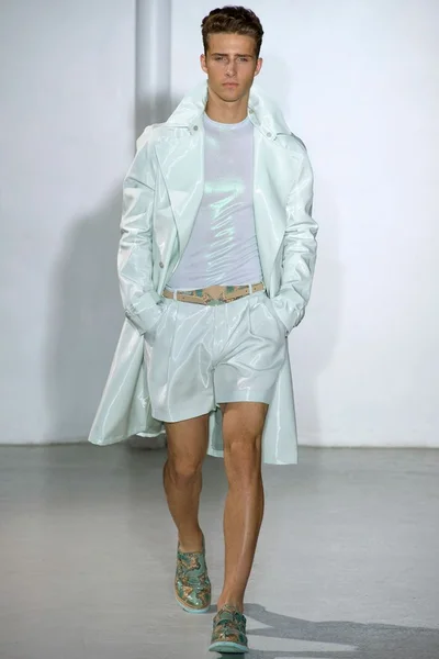 Look 19